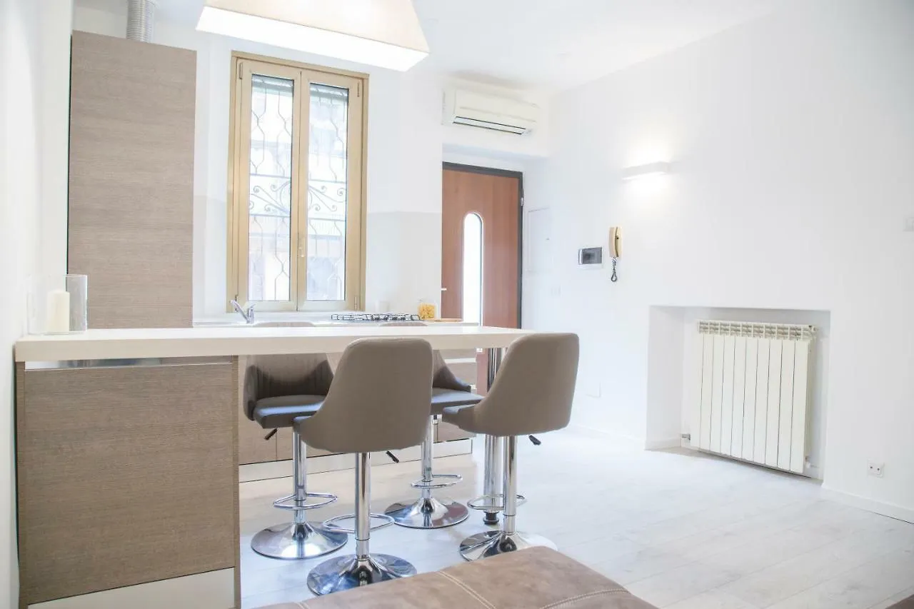 Brand, New And Fully Furnished Apt Milano Italien
