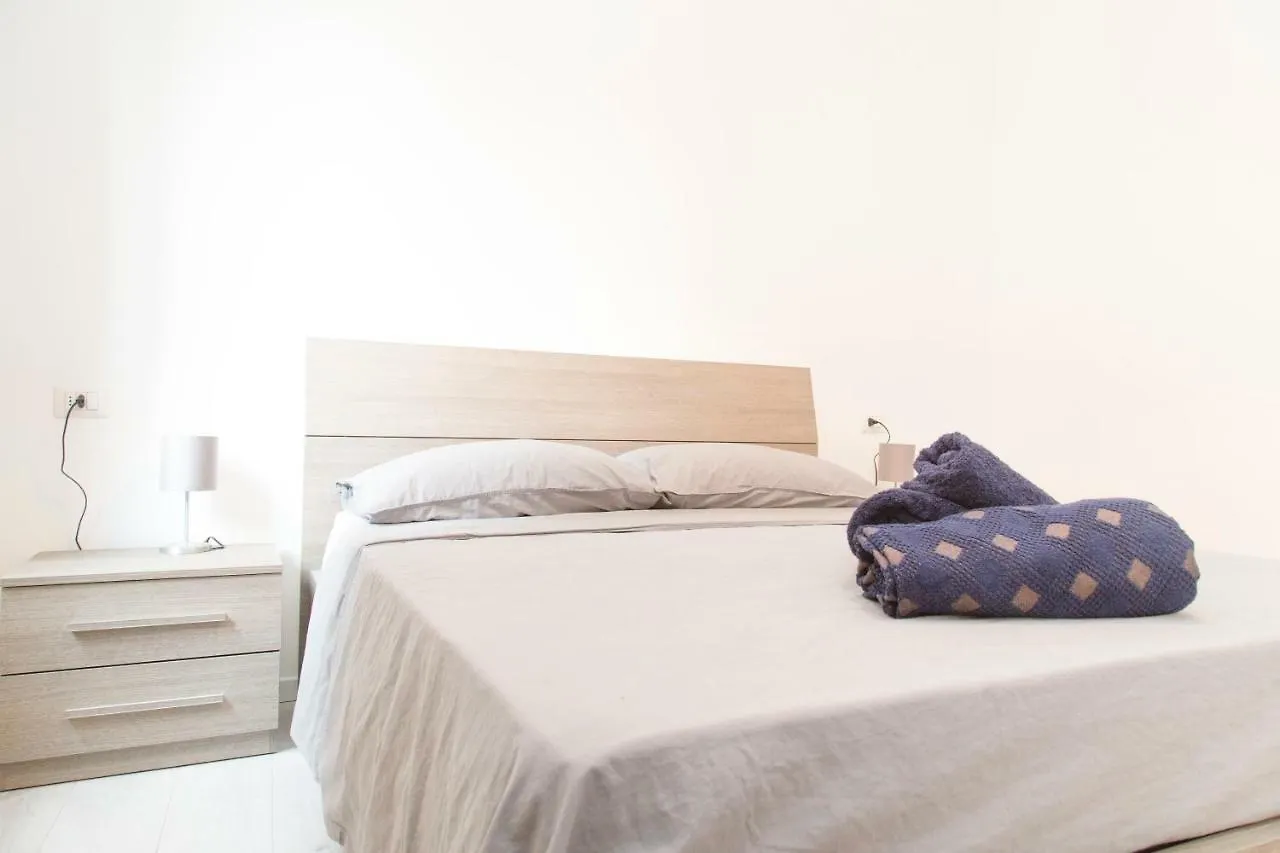 Lägenhet Brand, New And Fully Furnished Apt Milano Italien