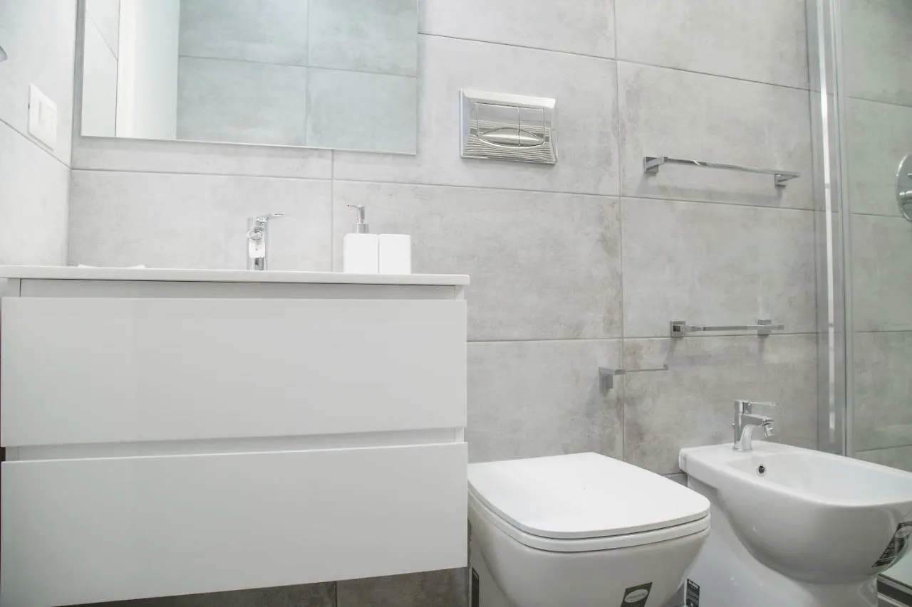 Lägenhet Brand, New And Fully Furnished Apt Milano Italien