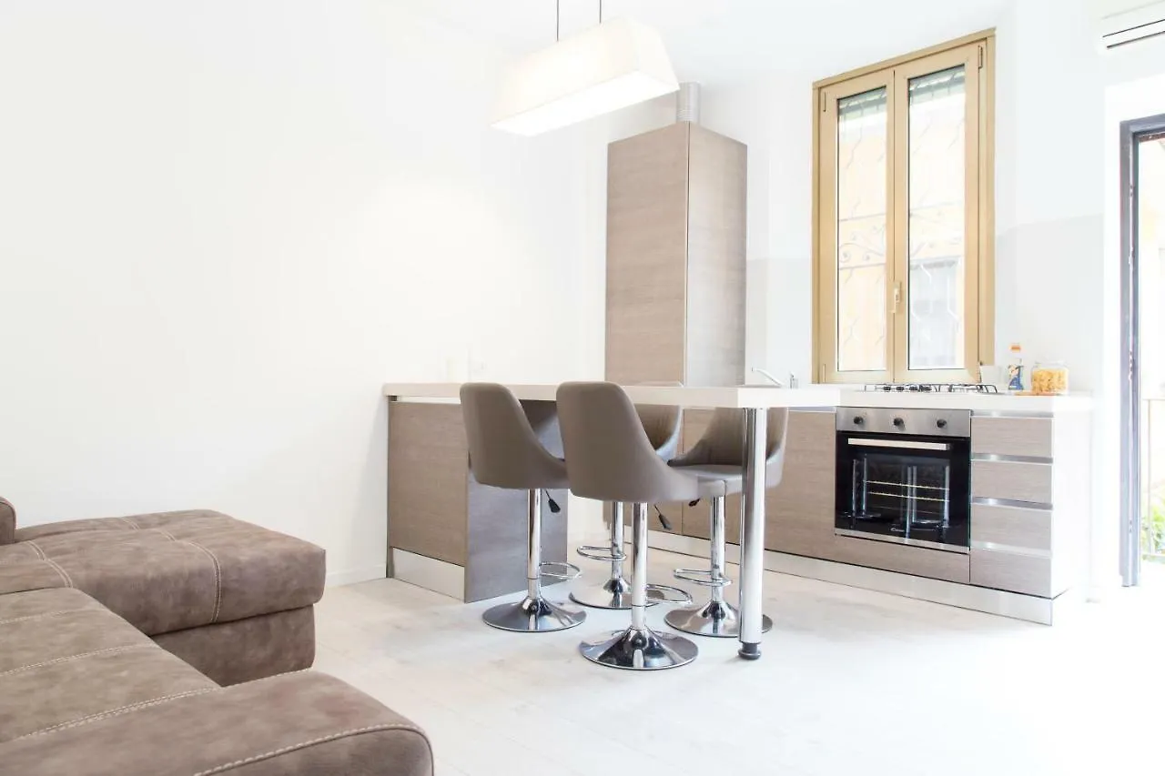 Lägenhet Brand, New And Fully Furnished Apt Milano