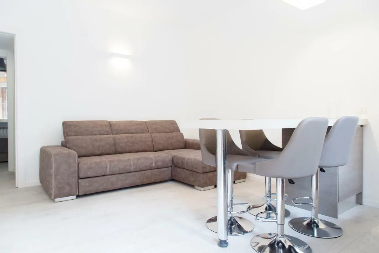 Lägenhet Brand, New And Fully Furnished Apt Milano