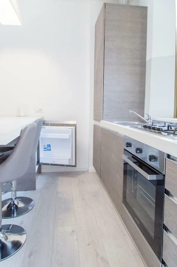 Brand, New And Fully Furnished Apt Milano Italien